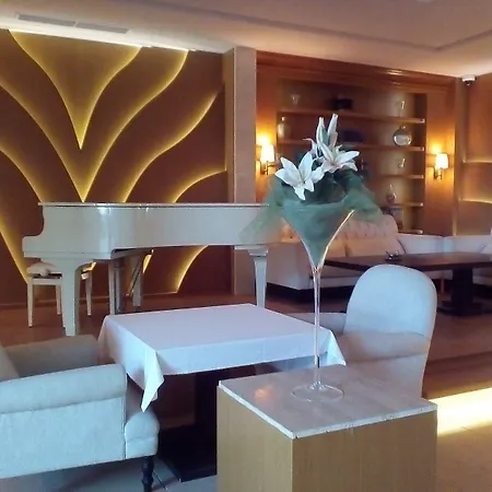 La Farandole Отель 4*